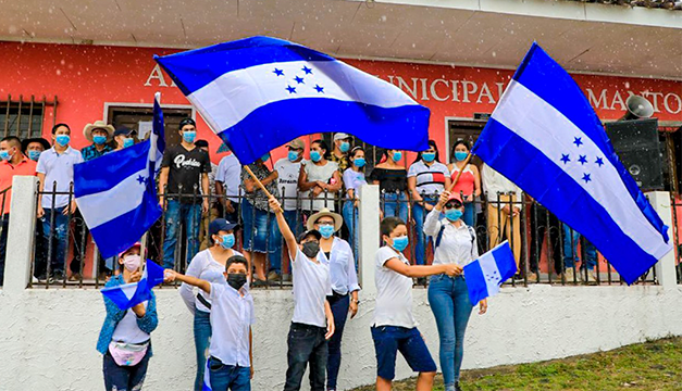 Hondureños reprochan a su gobierno y planifican caravana a El Salvador para intentar vacunarse contra el COVID19 hondurenos-reprochan-a-su-gobierno-y-planifican-caravana-a-el-salvador-para-intentar-vacunarse-contra-el-covid19